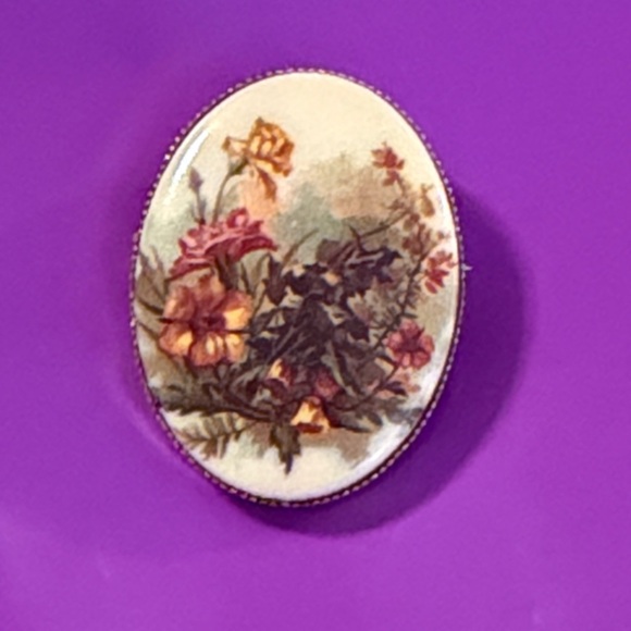 Vintage Floral Oval Brooch - Picture 3 of 4